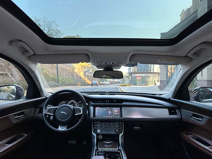 Jaguar XFL 2018 XFL 2.0 T 250 PS — фото 14