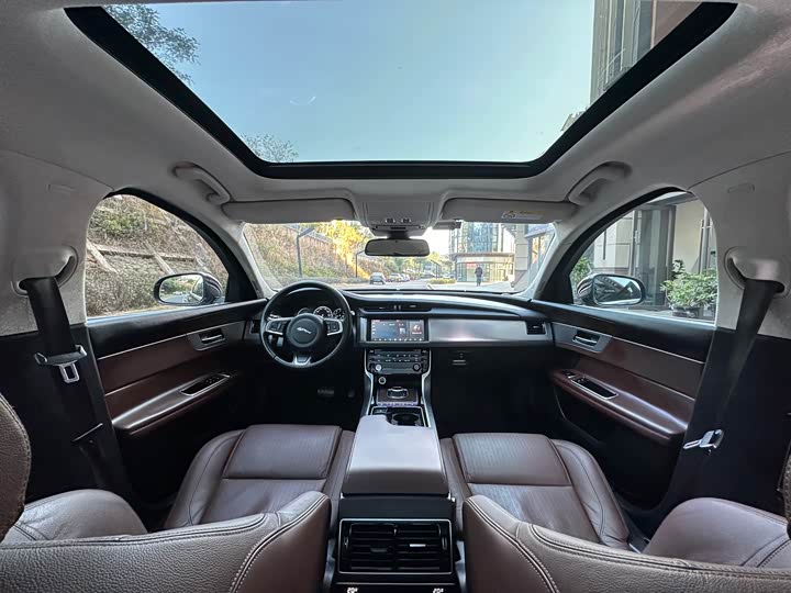 Jaguar XFL 2018 XFL 2.0 T 250 PS — фото 13