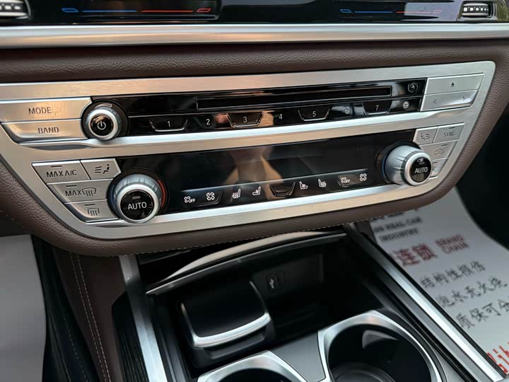 BMW 7-Series 2018 740 Li Leading M — фото 12