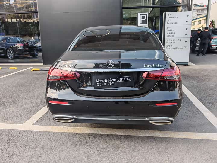 Mercedes-Benz E-Class 2022 E 300 L Luxury — фото 15
