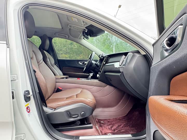 Volvo XC60 2019 T 5 4 WD VI — фото 9