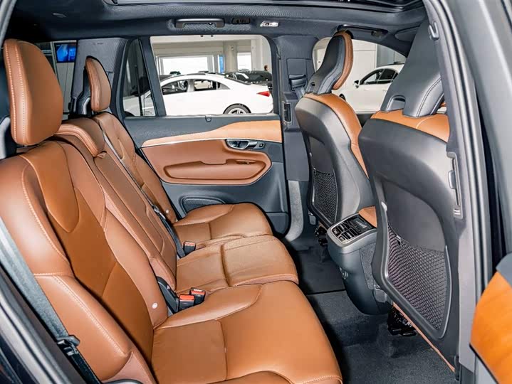 Volvo XC90 2022 B 6 7 — фото 19
