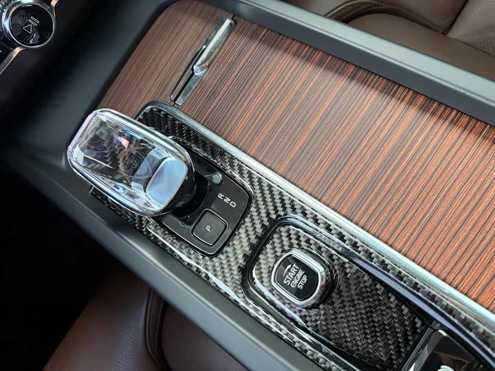 Volvo XC60 2024 B 5 4 WD — фото 13