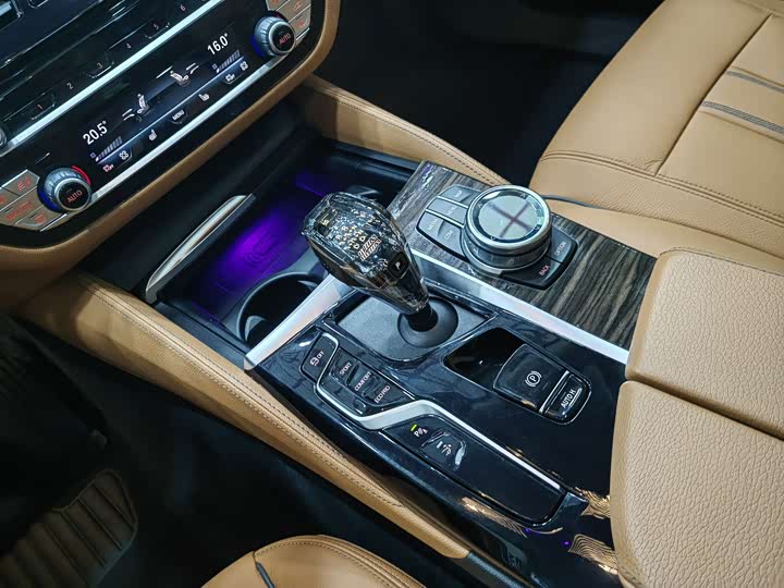 BMW 6-Series 2021 630i — фото 12