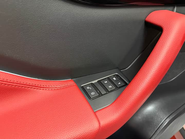 Jaguar F-PACE 2016 2.0 T 2 WDR-Sport — фото 14