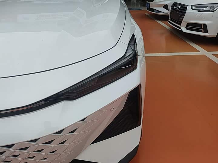 Changan UNI-V 2024 1.5 T — фото 24