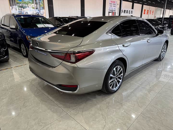 Lexus ES 2023 200 — фото 14
