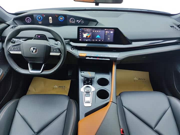 Changan UNI-V 2022 1.5 T Premium — фото 12