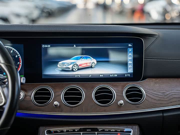Mercedes-Benz E-Class 2019 E 260 L — фото 11