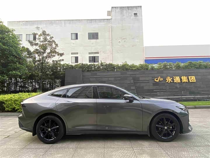 Changan UNI-V 2022 1.5 T Premium — фото 4