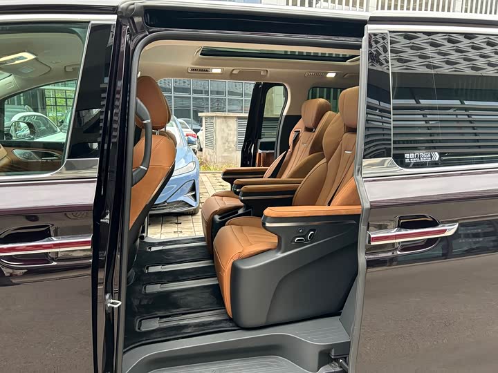 Hongqi HQ9 PHEV 2024 2.0 T 4 WD — фото 14