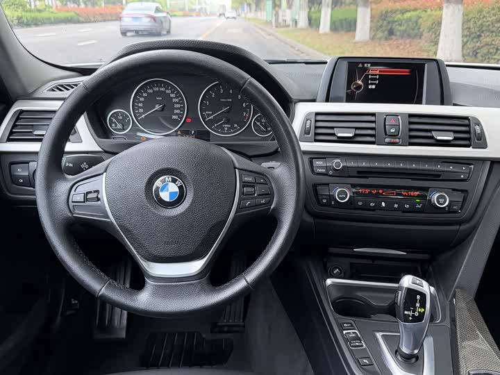BMW 3-Series 2015 320 Li — фото 9
