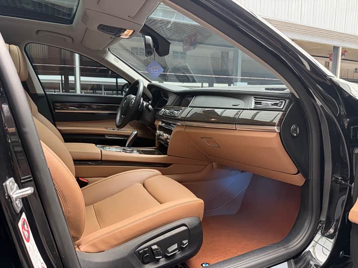 BMW 7 Series 740Li продвинутая — фото 16