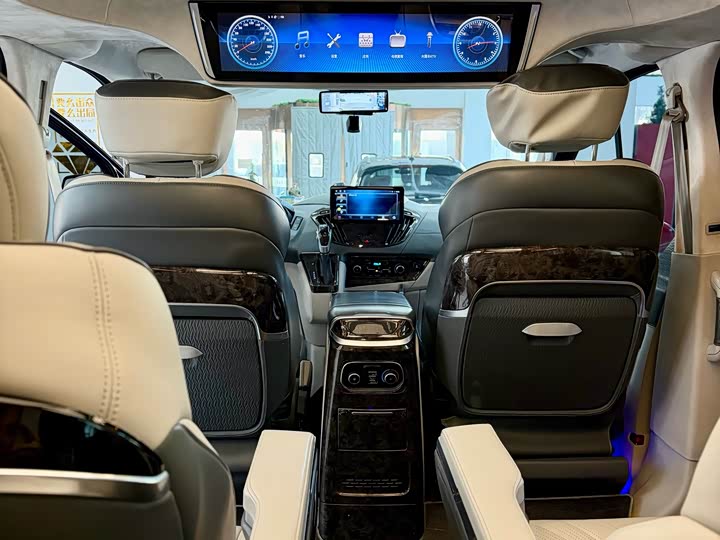 Ford Tourneo — фото 9