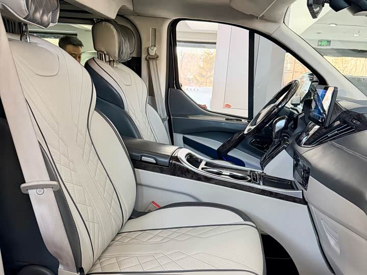Ford Tourneo — фото 18