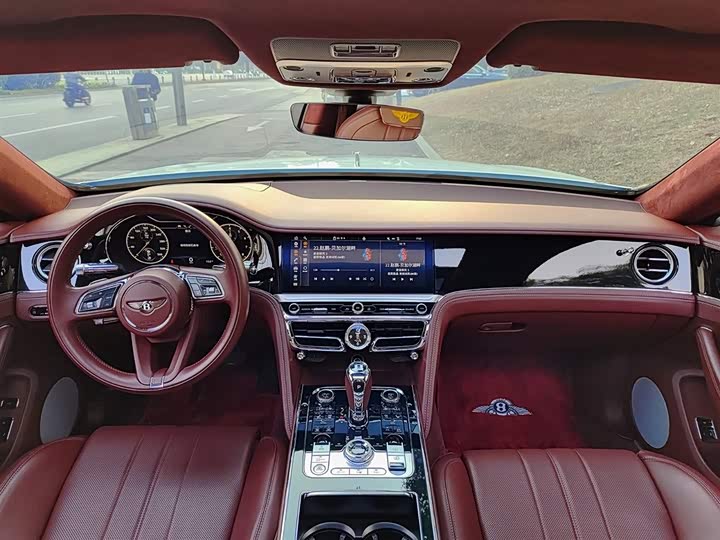 Bentley Flying Spur — фото 10