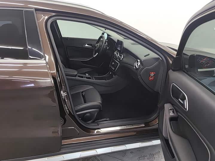 Mercedes-Benz GLA 2018 GLA 200 — фото 8