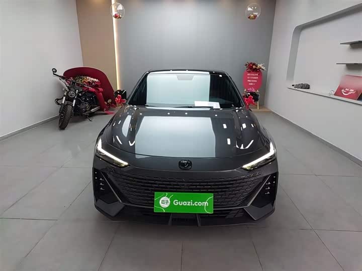 Changan UNI-V 2022 1.5 T Premium — фото 3