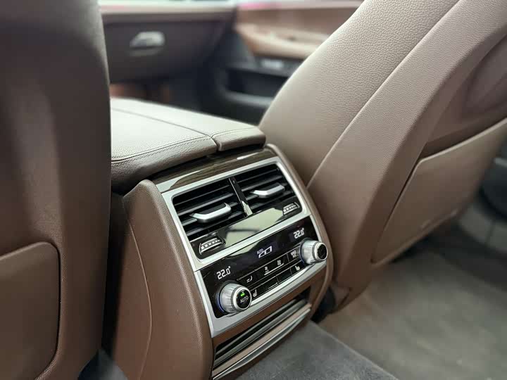 BMW 7-Series 2018 730 Li Leading — фото 17