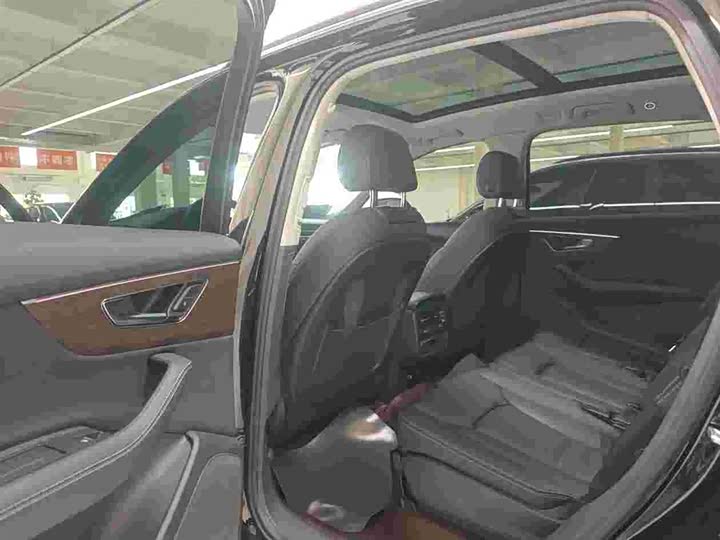 Audi Q7 2024 45 TFSI quattro S line — фото 8