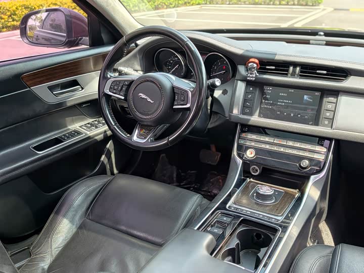 Jaguar XFL 2018 XFL 2.0 T 200 PS — фото 18