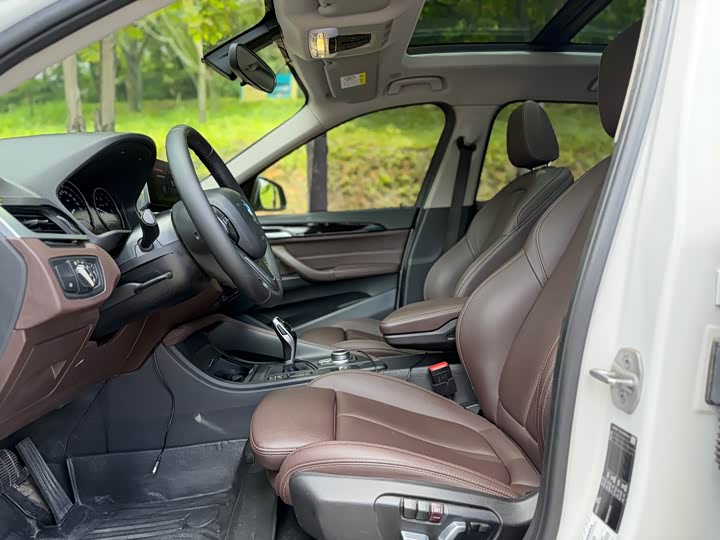 BMW X1 sDrive20Li стиль — фото 12