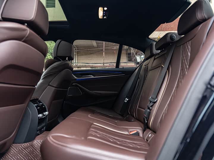 BMW 5 Series — фото 14