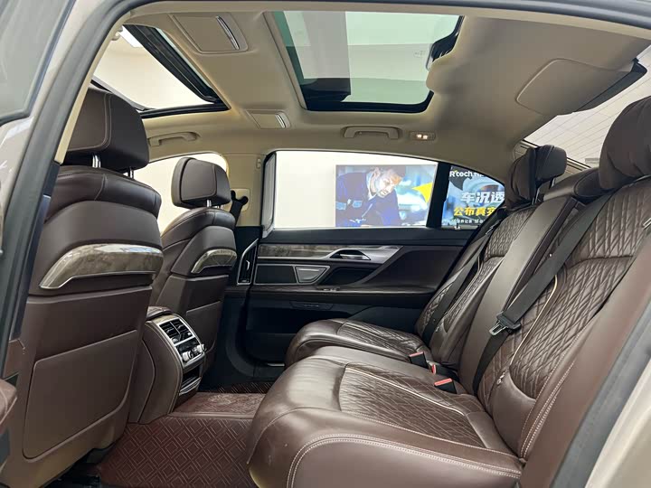 BMW 7-Series 2019 740 Li Leading — фото 29
