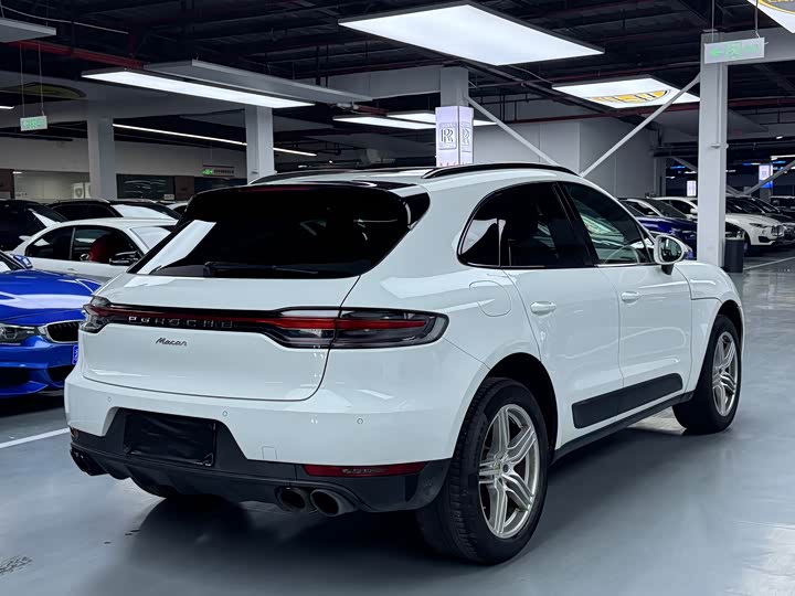 Porsche Macan 2018 Macan 2.0 T — фото 20
