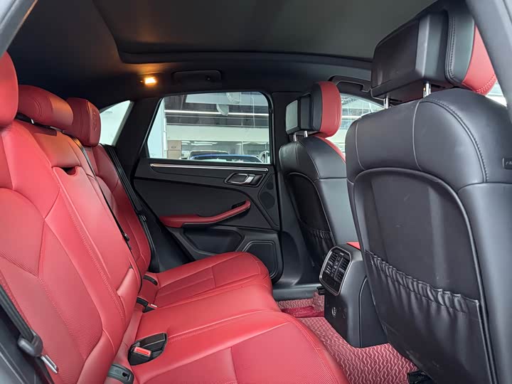 Porsche Macan 2018 Macan 2.0 T — фото 15