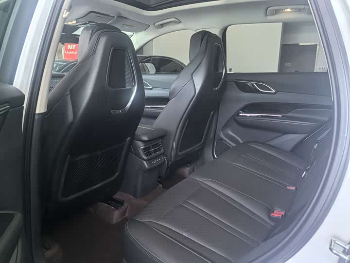 Hongqi HS3 PHEV 2025 117km — фото 5
