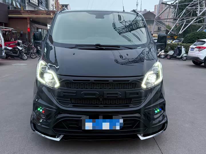 Ford Tourneo — фото 1