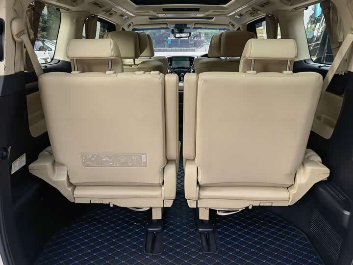 Toyota Alphard — фото 8
