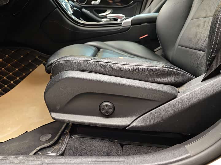 Mercedes-Benz GLC 2017 GLC 260 4 MATIC Luxury — фото 10