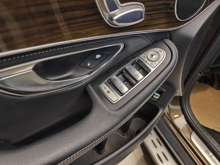 Mercedes-Benz GLC 2017 GLC 260 4 MATIC Luxury — фото 9