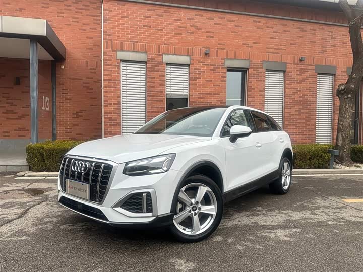 Audi Q2L 2024 35 TFSI — фото 1