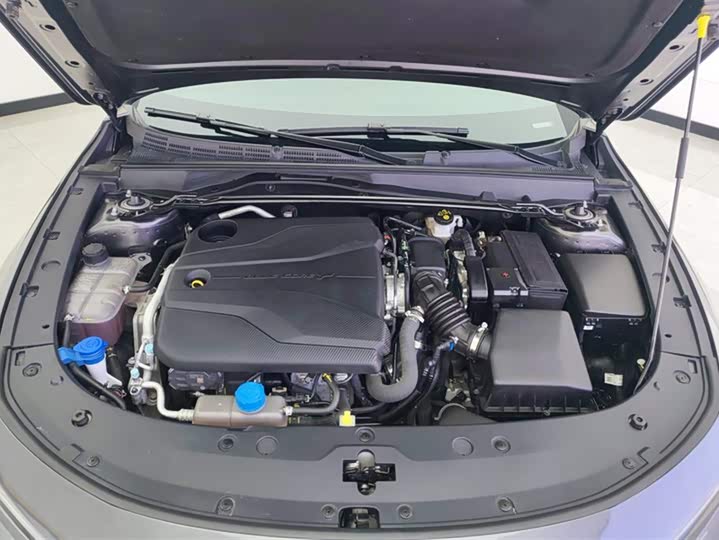 Changan UNI-V 2023 1.5 T Premium — фото 10