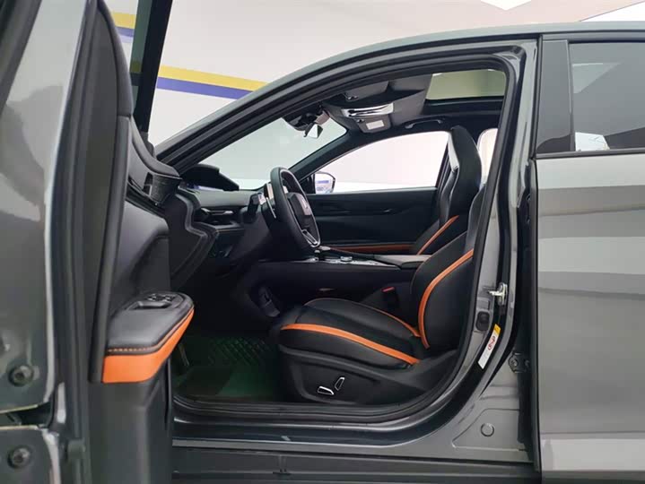Changan UNI-V 2023 1.5 T Premium — фото 9