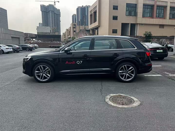 Audi Q7 2025 55 TFSI quattro S line Sport — фото 4