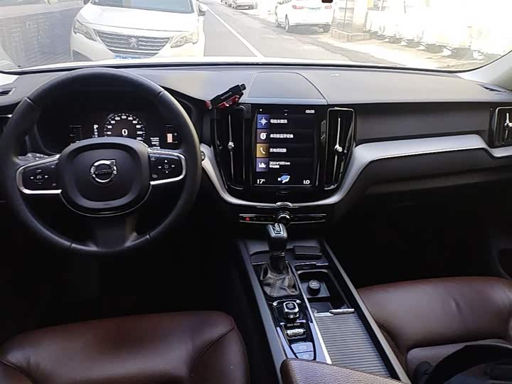 Volvo XC60 2021 T 5 4 WD — фото 16