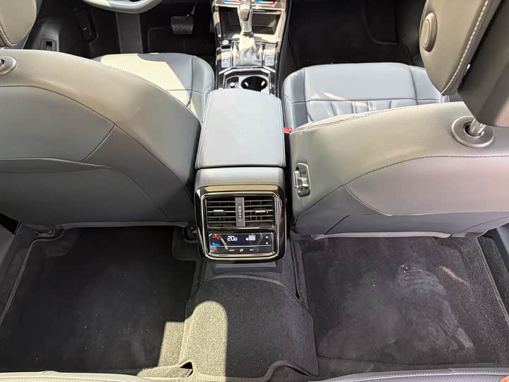 Volkswagen Passat — фото 12