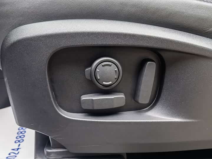 Land Rover Defender — фото 16