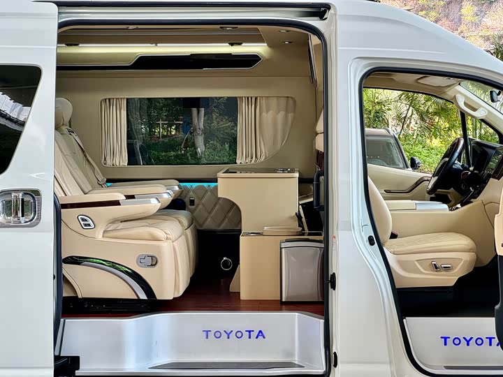 Toyota HIACE 2022 3.5 L AT — фото 6