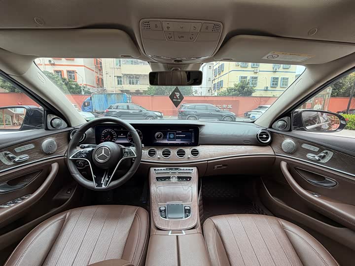 Mercedes-Benz E-Class 2017 E 300 L Luxury — фото 5