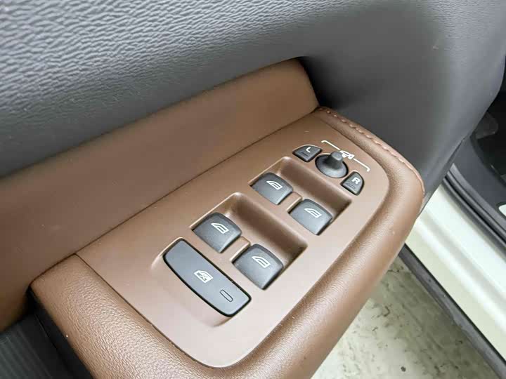 Volvo XC60 Hybrid 2024 T 8 PHEV 4 WD — фото 14