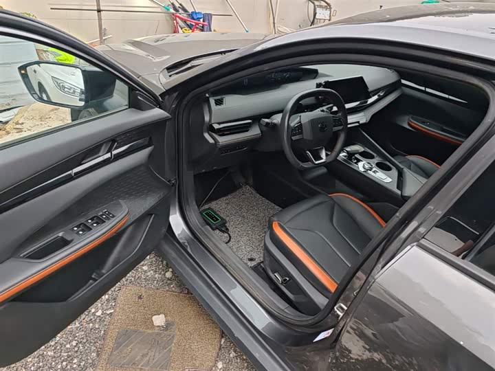 Changan UNI-V 2023 1.5 T Premium — фото 16