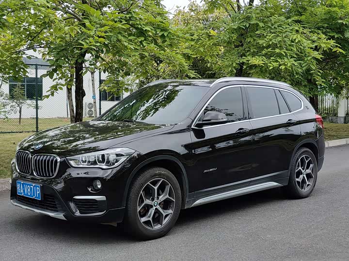 BMW X1 2018 x Drive 20 Li — фото 1