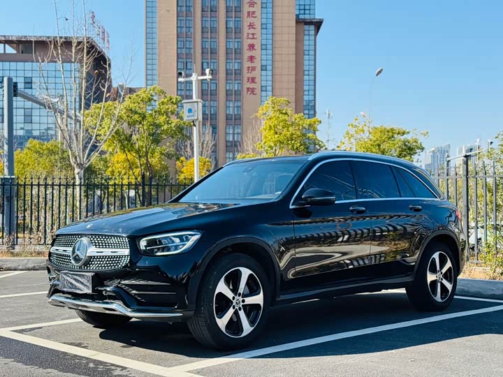 Mercedes-Benz GLC 2022 GLC 260 L 4 MATIC Luxury — фото 1