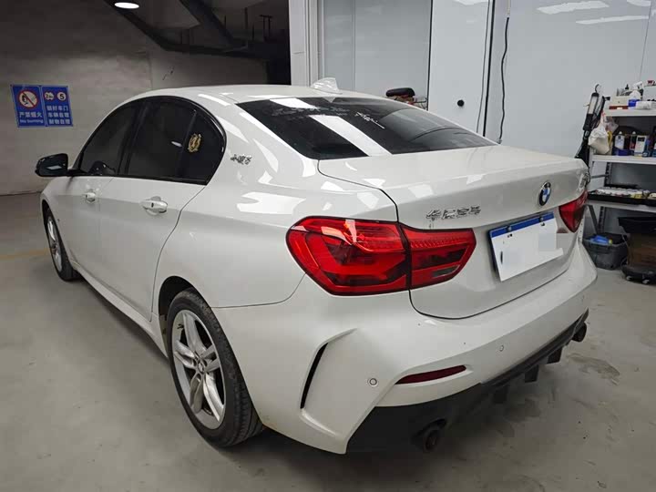 BMW 1-Series 2021 120i M — фото 6