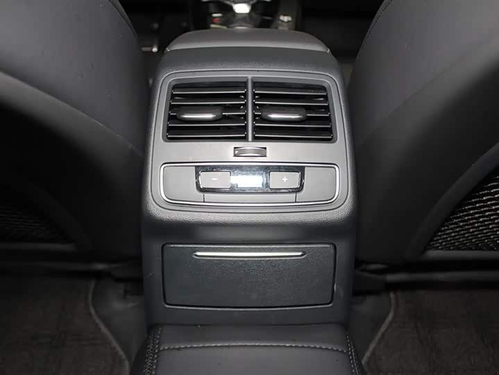 Audi A4L 2024 40 TFSI quattro RS — фото 14
